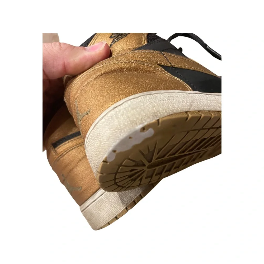 NIKE : Air Jordan 1 Mid’s : Carmelo Anthony Black and Gold : 7 Youth : Rare